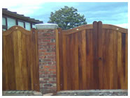 Derwent arch top with vertical boards
